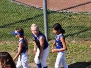 softball players