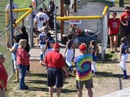 softball players