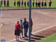 softball players