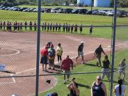 softball players