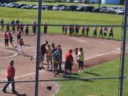 softball players